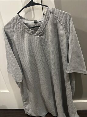 Men's Light Gray Waffle Knit V-Neck Shirt